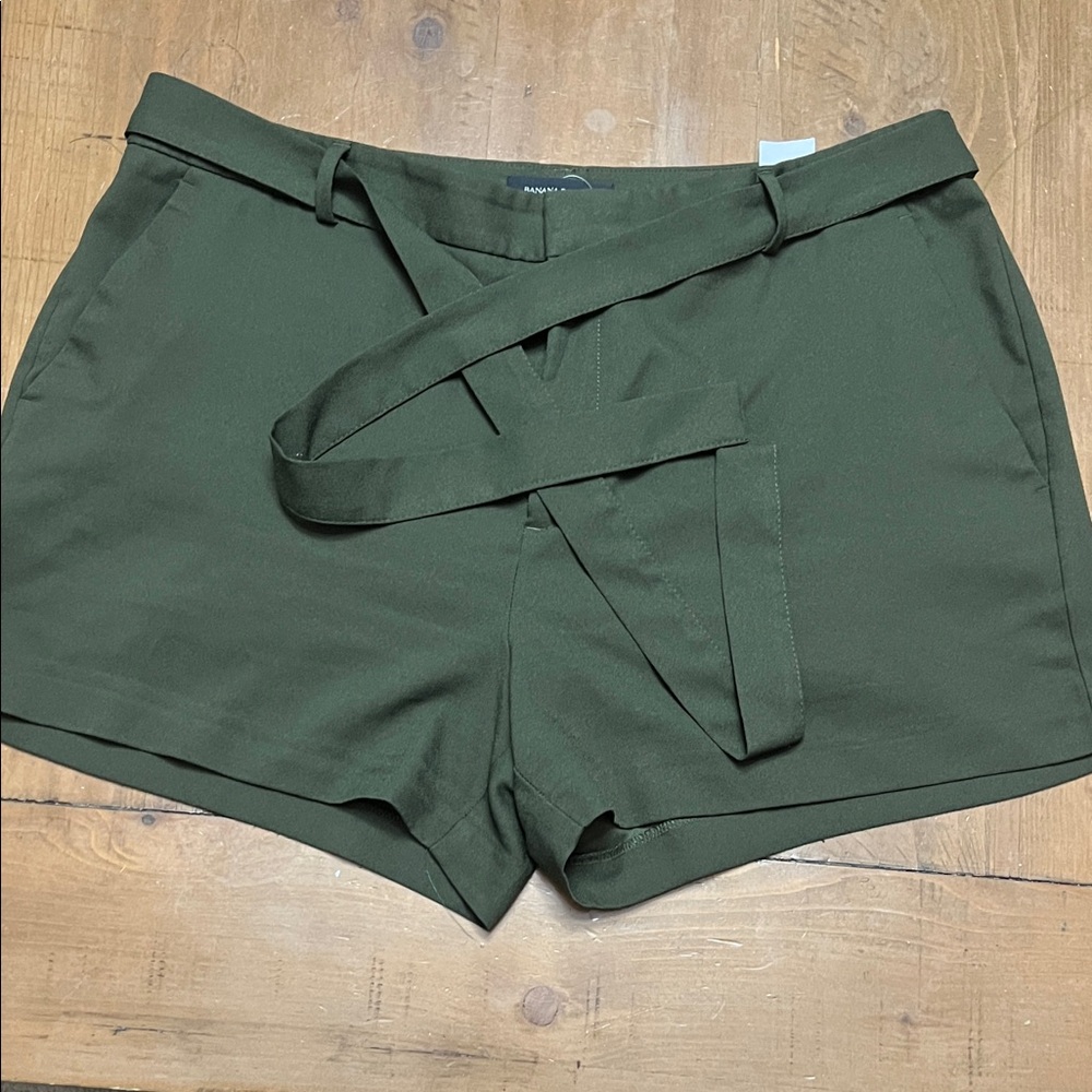 Banana Republic Green tie waist Shorts